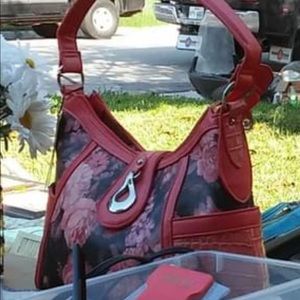 Hello I’m looking this red hobo handbag